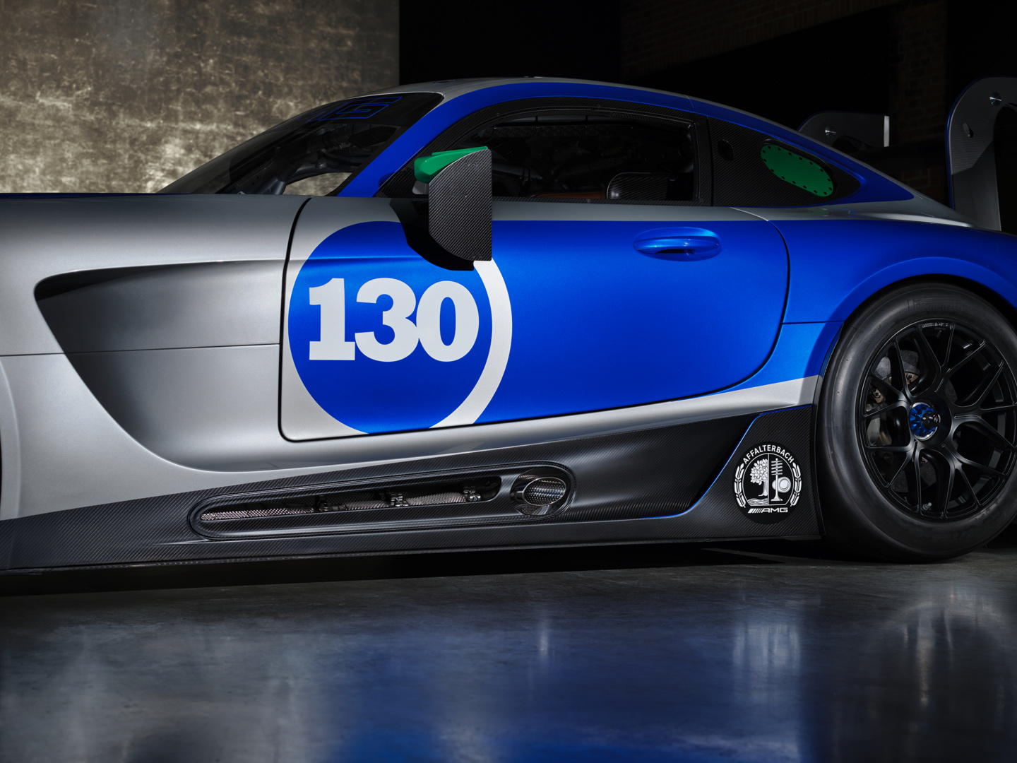 SMALL_2024_AMGGT3130Y_image_side_skirt_5_4